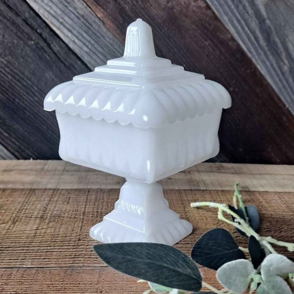 Vintage Milkglass Jeanette Wedding Box Candy Trink